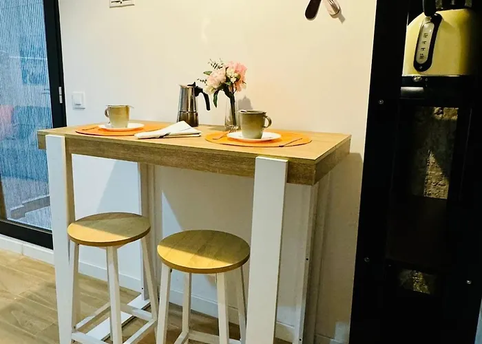 Ori B & Spacious Flat Close To The Center شقة