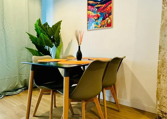 Ori B & Spacious Flat Close To The Center *