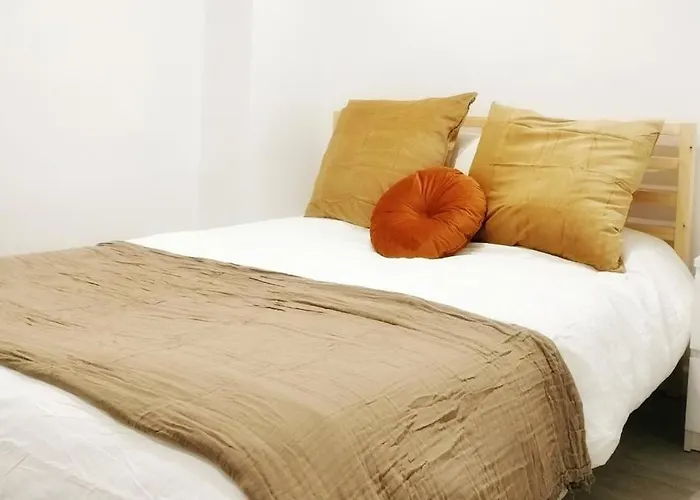 Familias Y Grupos Muy Grande En El Centro De 아파트 *