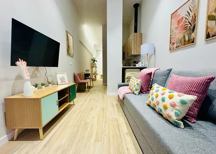 Cozy & Stylish Loft Near Center شقة فالنسيا