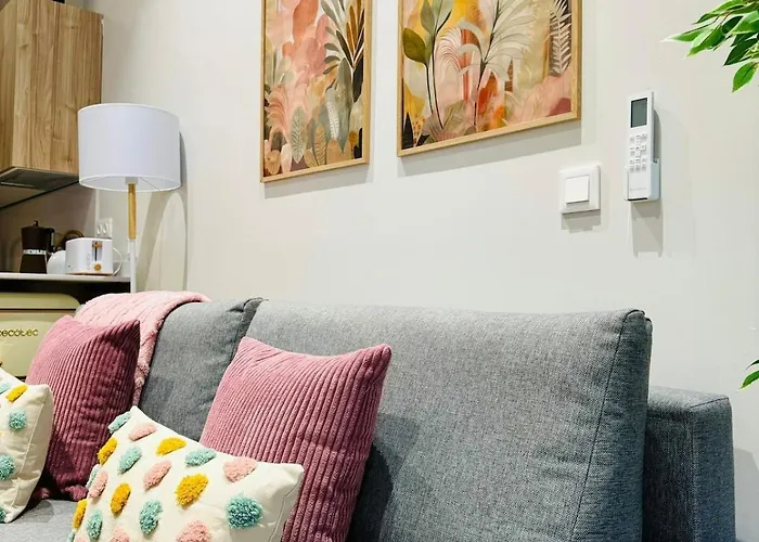 Cozy & Stylish Loft Near Center *