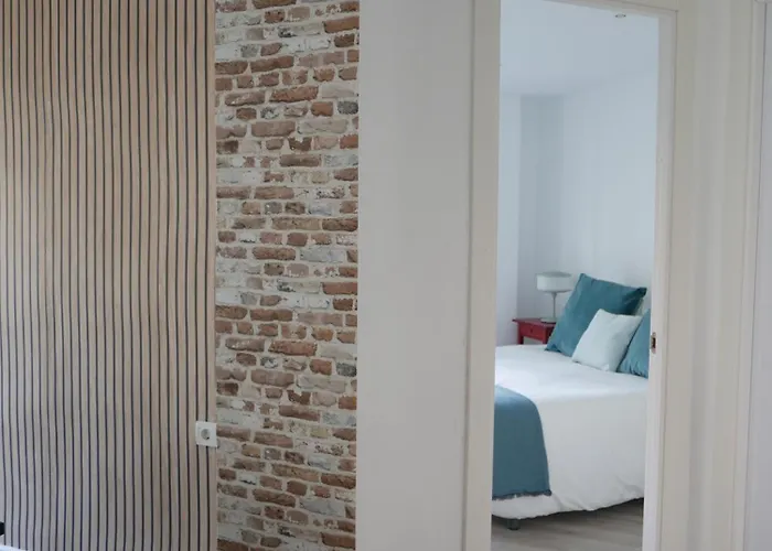 Familias Y Grupos Muy Grande En El Centro De 아파트