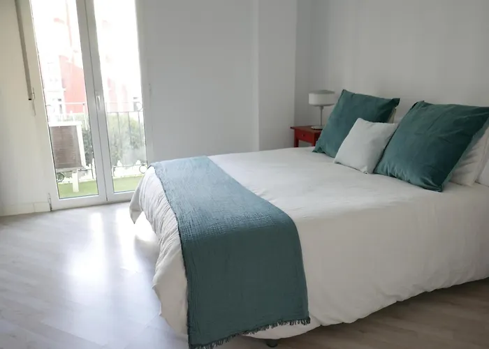 Familias Y Grupos Muy Grande En El Centro De Διαμέρισμα *