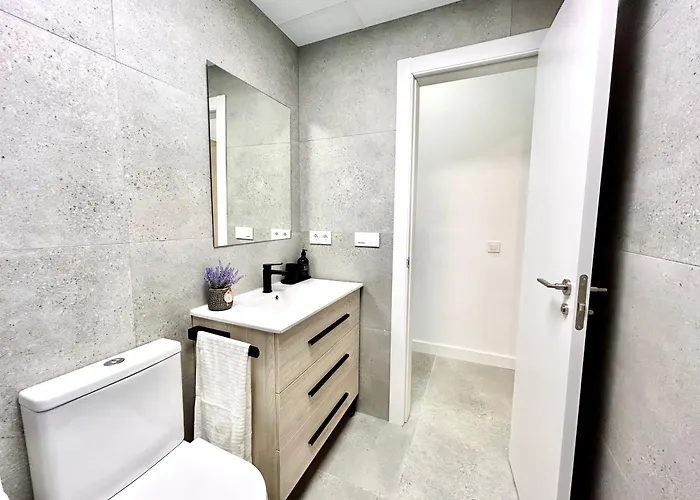 Comfort Near Metro, 2 Bed, 1 Bath