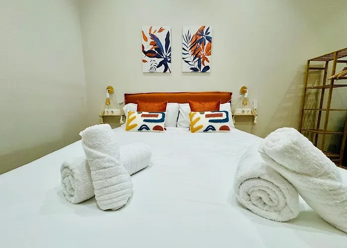 Stylish Near Center Apartment *