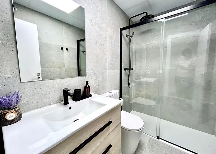 Urban Escape Comfort Meets Luxury, 4 Ppl Apartment Valencia