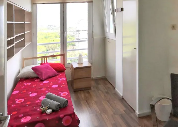 Spacious In With Sea View - 160 Sqm