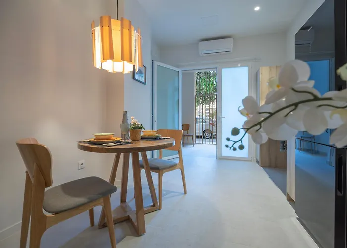 Διαμέρισμα Pm - Loft Espaciosos Estudios Con Terraza Cerca A Artes Y Ciencias *