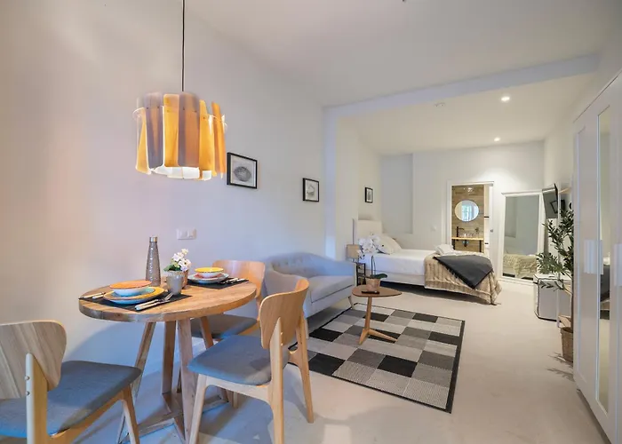 Pm - Loft Espaciosos Estudios Con Terraza Cerca A Artes Y Ciencias Διαμέρισμα *