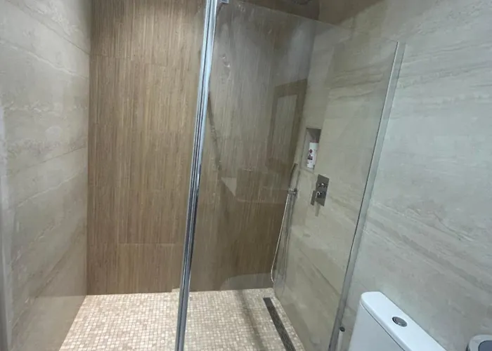 New! Renovated, Centrally Located, Private Entrance, Terrace 발렌시아