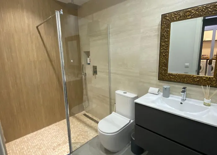 아파트 New! Renovated, Centrally Located, Private Entrance, Terrace *