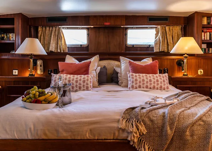 Bateau-hôtel Yacht Our Alissa *