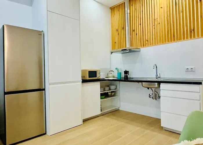 Loft 2 - Space & Conform Close To Center