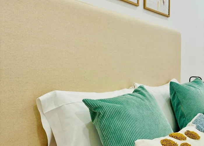 Loft 2 - Space & Conform Close To Center