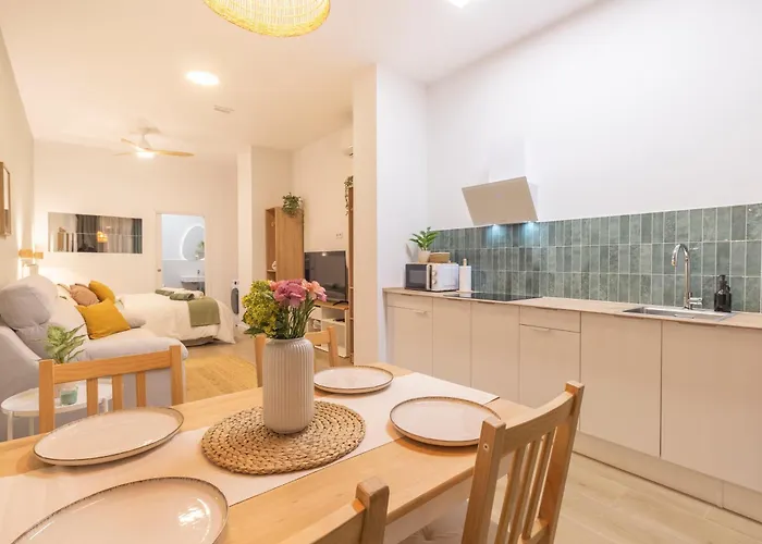 Lejlighed Paradise - Comodo Y Acogedor - Conectado Con Aeropuerto, Playa Y Centro