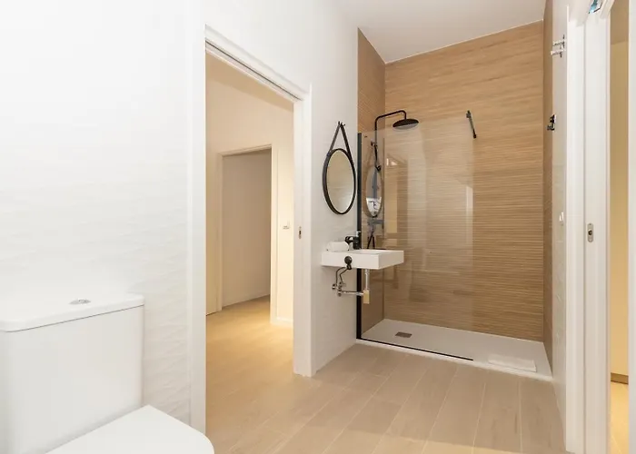 Guestready - Valencia's Vibrant Malvarrosa *