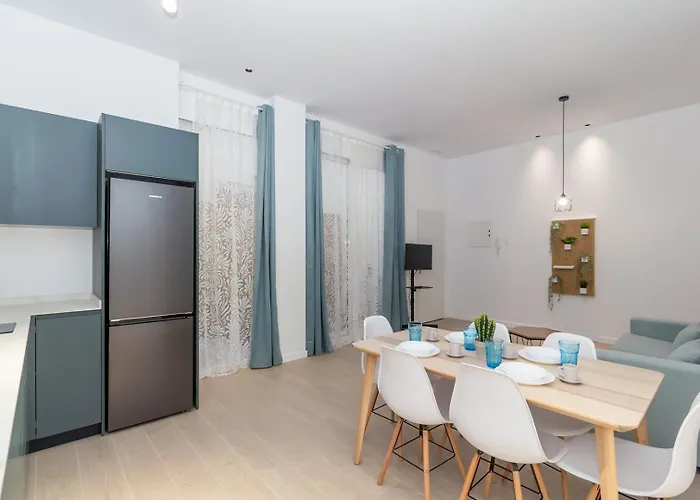 Guestready - Valencia's Vibrant Malvarrosa *