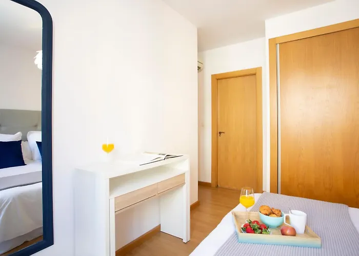 Singularstays Center *