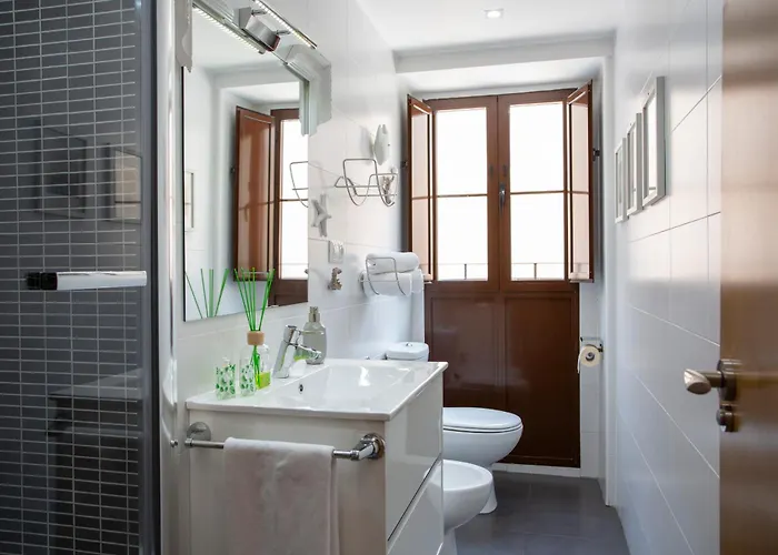 Singularstays Center *