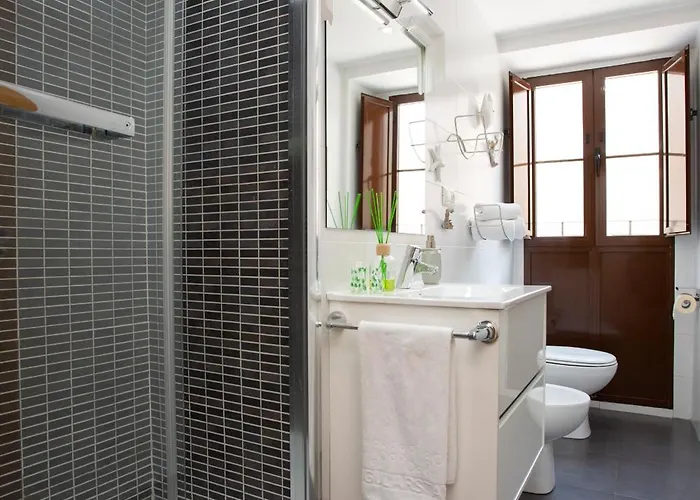 Singularstays Center