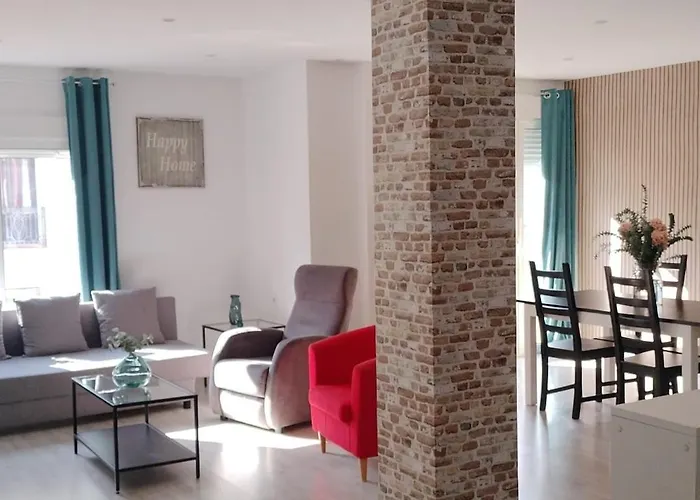 Familias Y Grupos Muy Grande En El Centro De 아파트 *