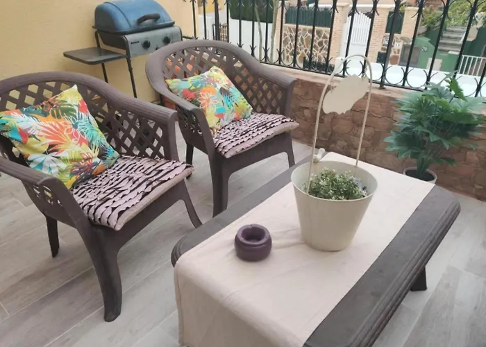 Casa Con Barbacoa En Urbanizacion Privada Villa Valencia