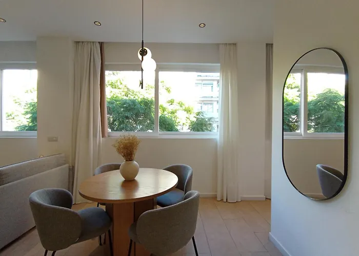 Blanq Marina Suites Aparthotel