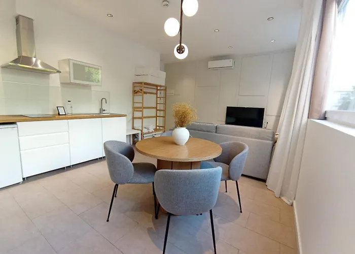 Blanq Marina Suites Aparthotel Valencia