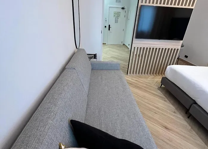 Blanq Marina Suites 4*