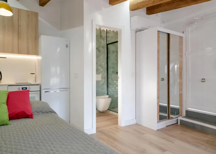 Ciutat Vella Modern 아파트 *