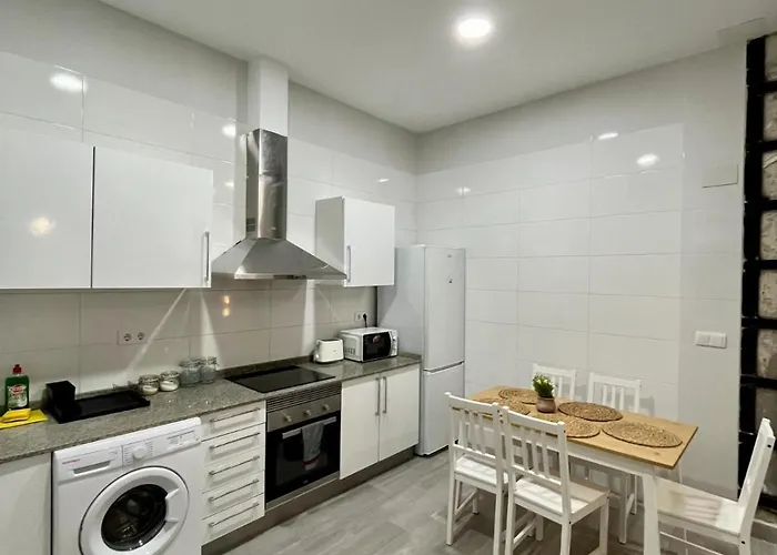 Luminoso Familiar Y Patio Privado Διαμέρισμα *