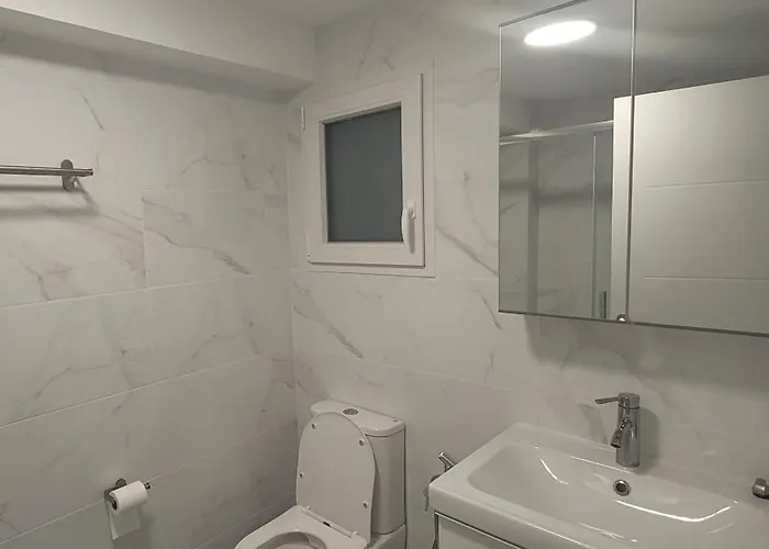 New And Bright 2-bedroom In Canamelar Διαμέρισμα