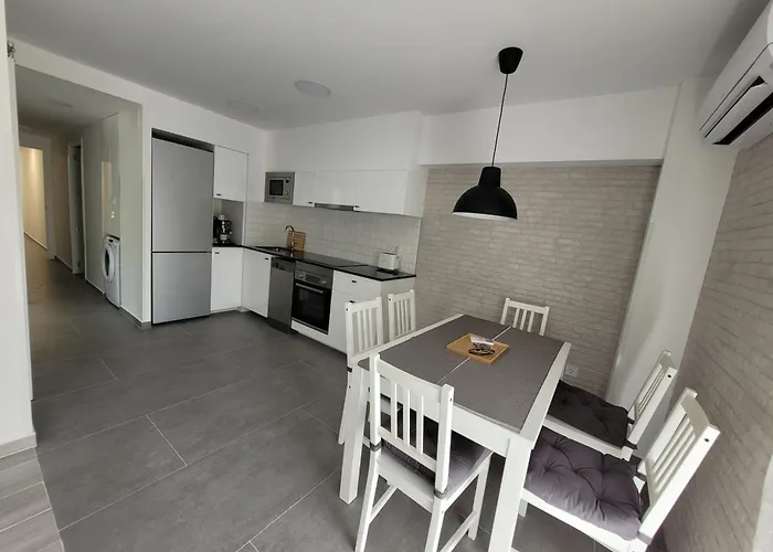 New And Bright 2-bedroom In Canamelar * Βαλένθια