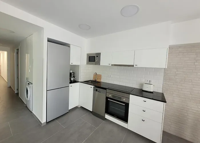 New And Bright 2-bedroom In Canamelar 아파트