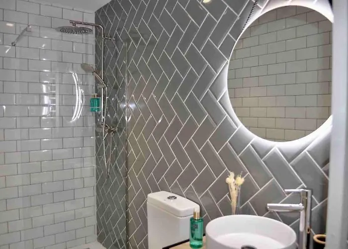 شقة Beautiful Modern Loft 1km From The Sea In *