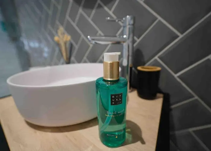 Beautiful Modern Loft 1km From The Sea In *