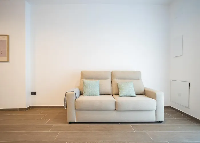 Flats-moderno, Junto Al Roig Arena *