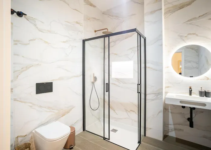 Flats-moderno, Junto Al Roig Arena