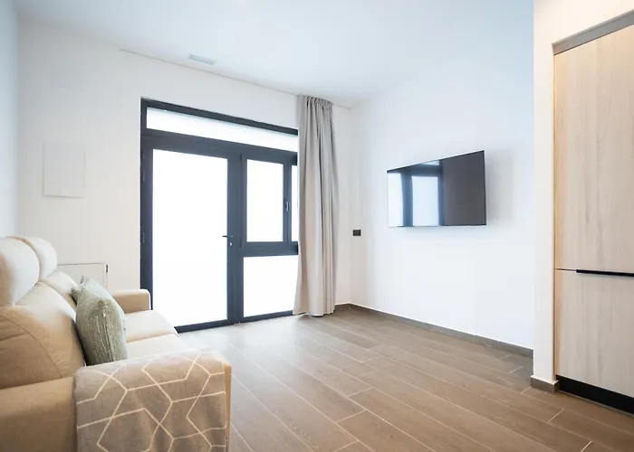 Flats-moderno, Junto Al Roig Arena *