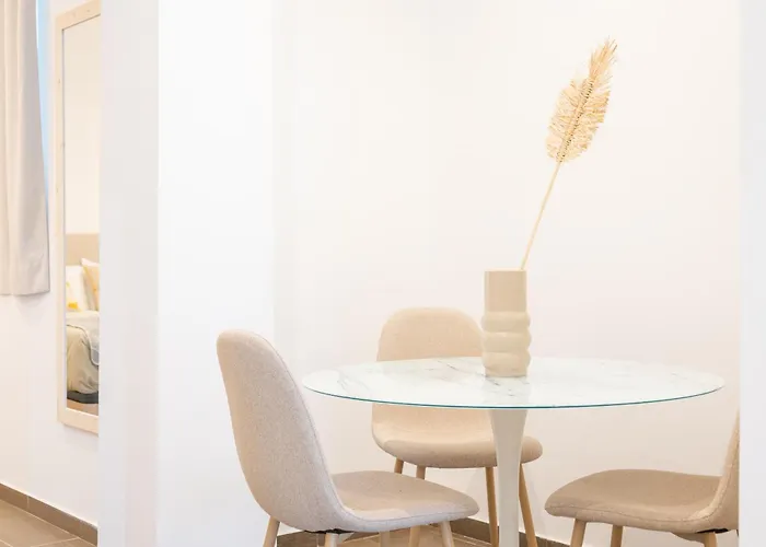 Flats-moderno, Junto Al Roig Arena