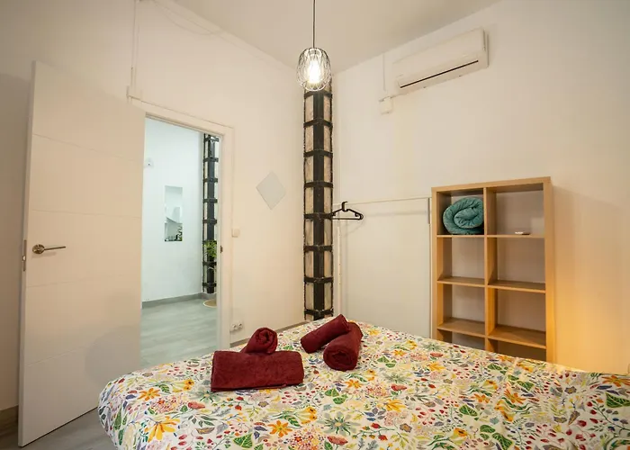 Luminoso Familiar Y Patio Privado * Βαλένθια