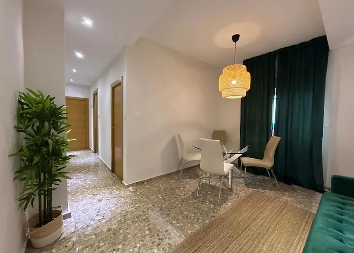 Valencia, Netflix, 4 Mins Walk To The