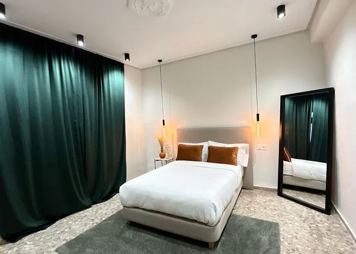 Valencia, Netflix, 4 Mins Walk To The Valencia