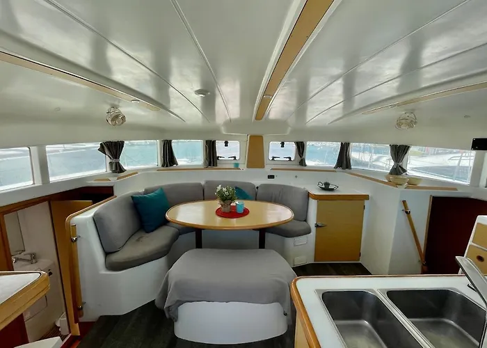 Barco Sobre El Mar Hotel na wodzie *