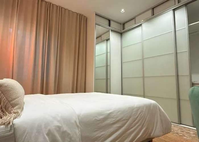 Valencia, Netflix, 4 Mins Walk To The Accommodatie bij particulieren *