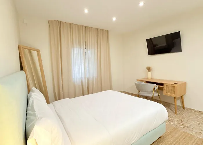 Valencia, Netflix, 4 Mins Walk To The Valencia