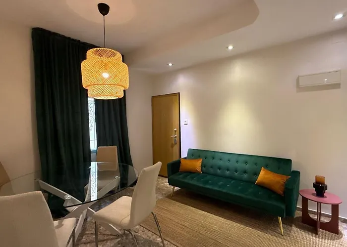 Valencia, Netflix, 4 Mins Walk To The * Valencia