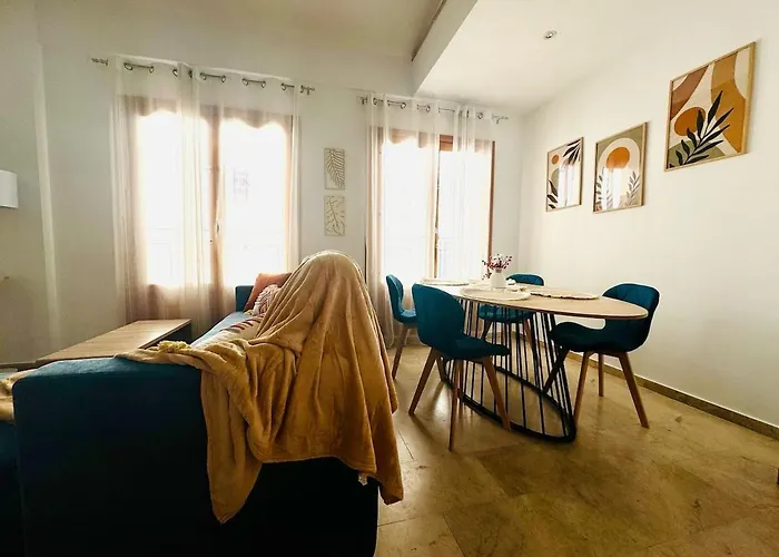 Abat 3 Cool & Wide Duplex Next To The Cathedral