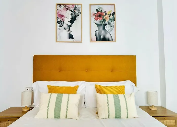 Abat 3 Cool & Wide Duplex Next To The Cathedral *