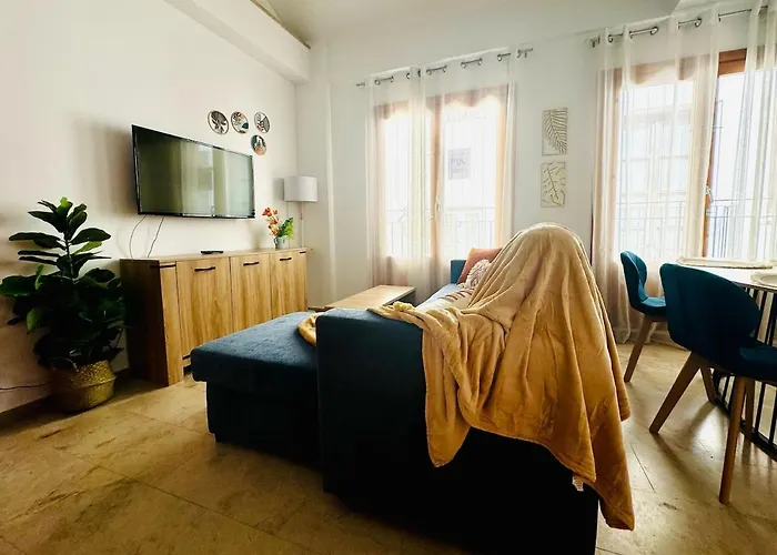 Abat 3 Cool & Wide Duplex Next To The Cathedral